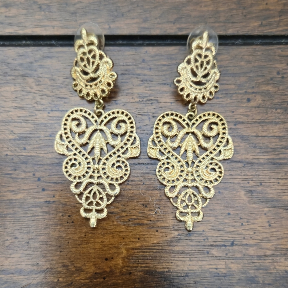 Banana Republic Gold Filigree Chandelier Earrings - Picture 6 of 12
